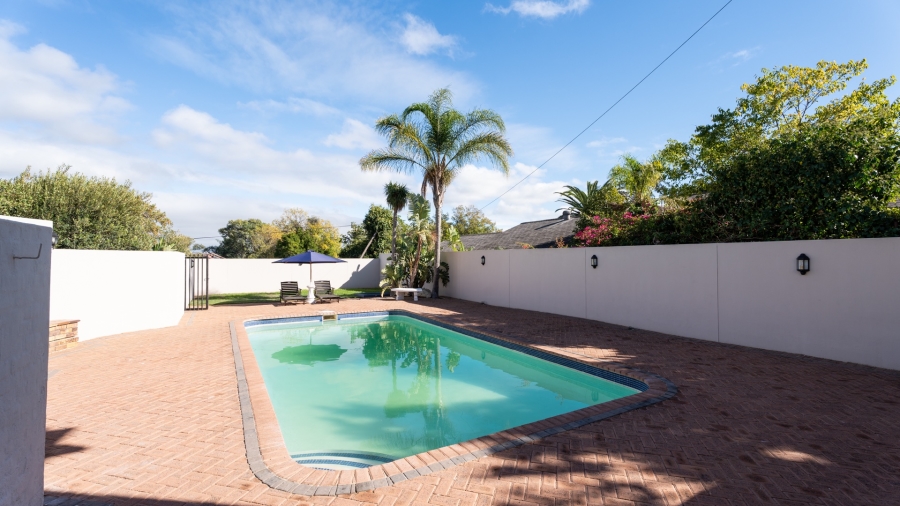5 Bedroom Property for Sale in Uniepark Western Cape